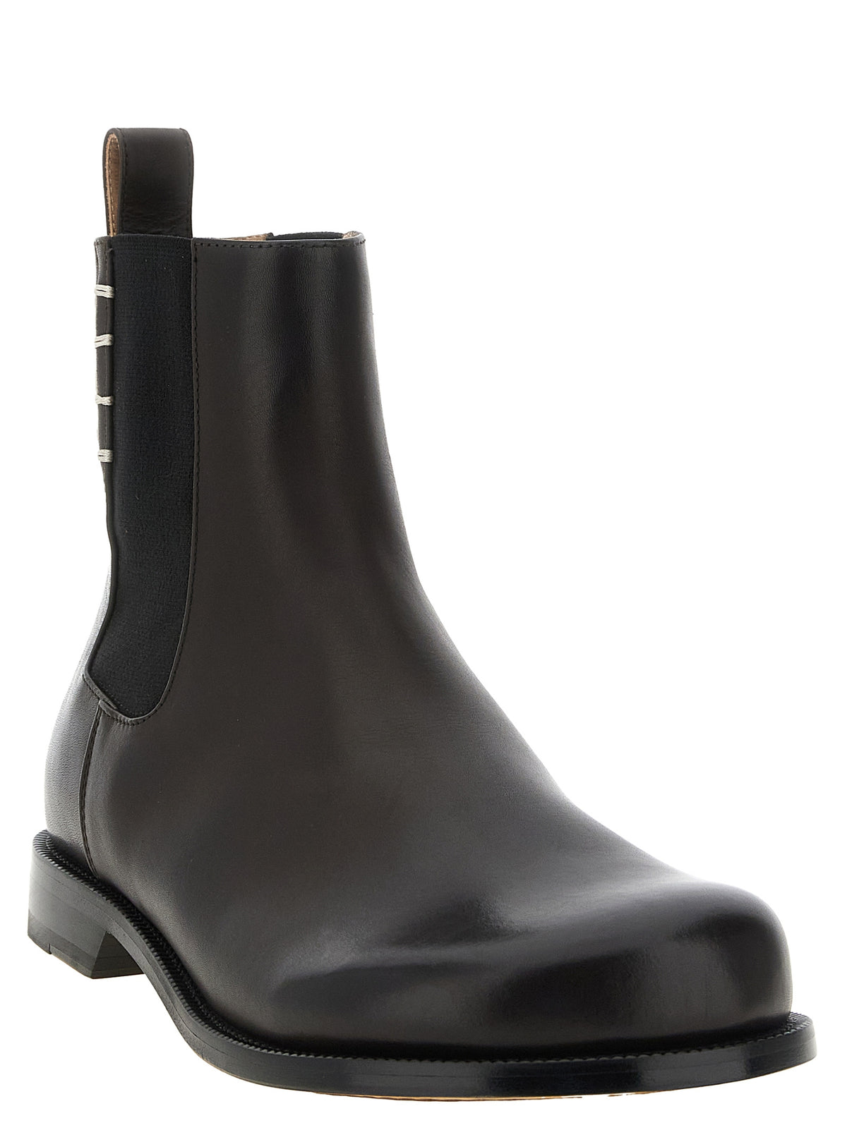 Flat Ankle Chelsea Strap Boots by J.W.Anderson for men in calf leather foam & rubber brown features an high-performance silhouette, showcasing the sophisticated design of the Men's Calf Leather Foam & Rubber Flat Ankle Chelsea Strap Boots with a flat and a refined .