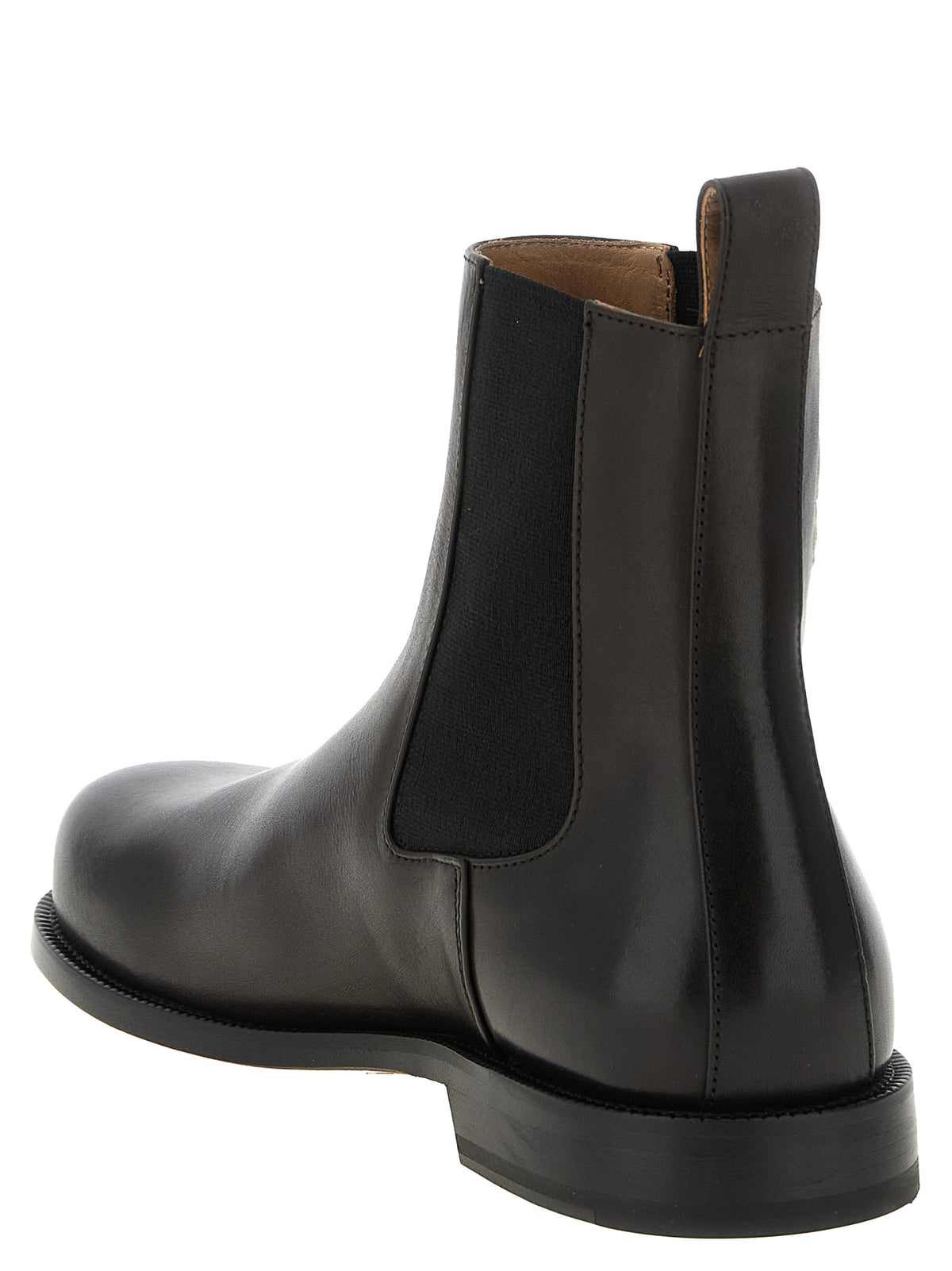 Flat Ankle Chelsea Strap Boots by J.W.Anderson for men in calf leather foam & rubber brown showcases a impeccable silhouette as Men's Calf Leather Foam & Rubber Flat Ankle Chelsea Strap Boots, artfully defined by a impeccable flat and a impeccable .