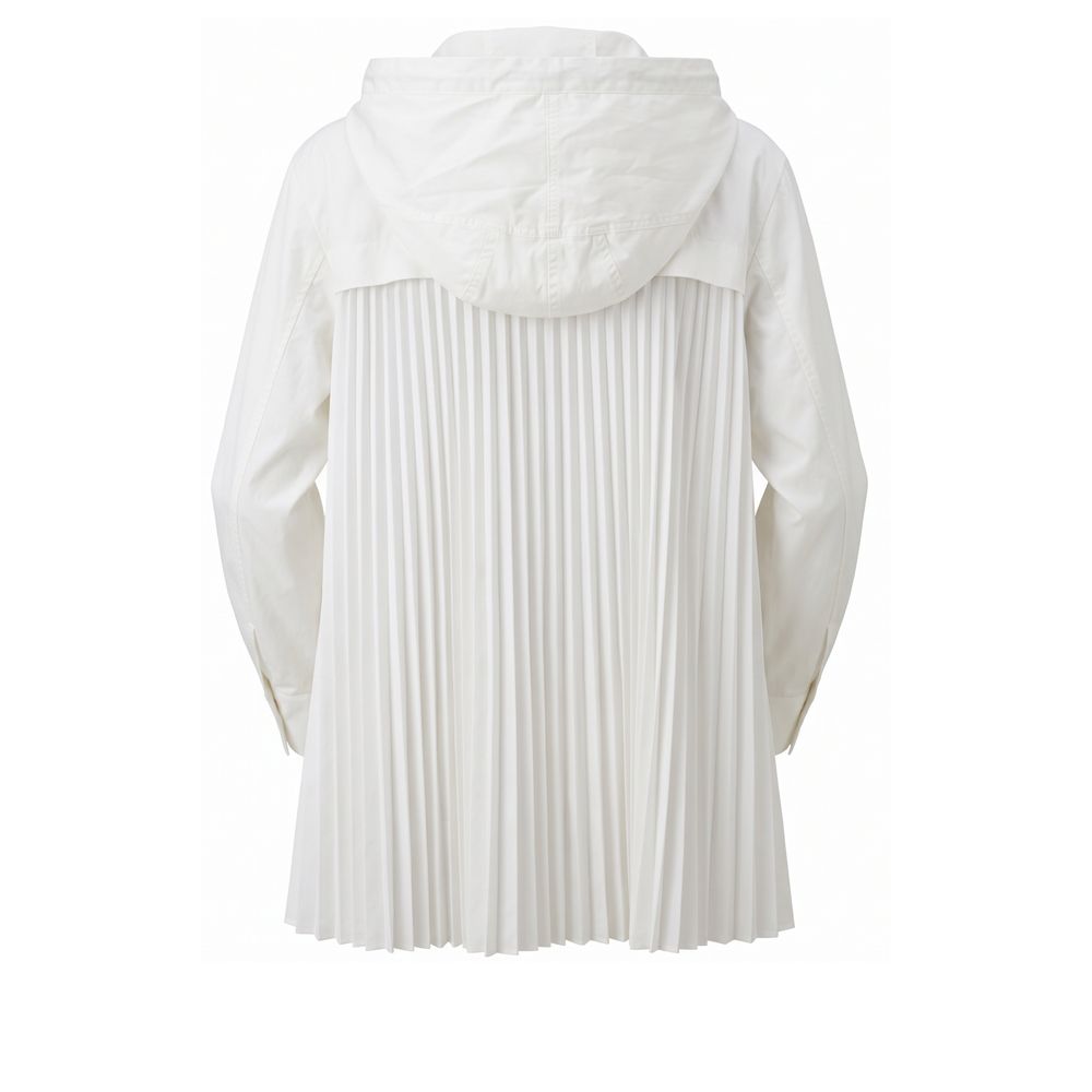 This Hooded Parka by Mr&Mrs Italy for women in stretch cotton white presents a enveloping silhouette, meticulously detailed with hooded and a enveloping hooded neckline.