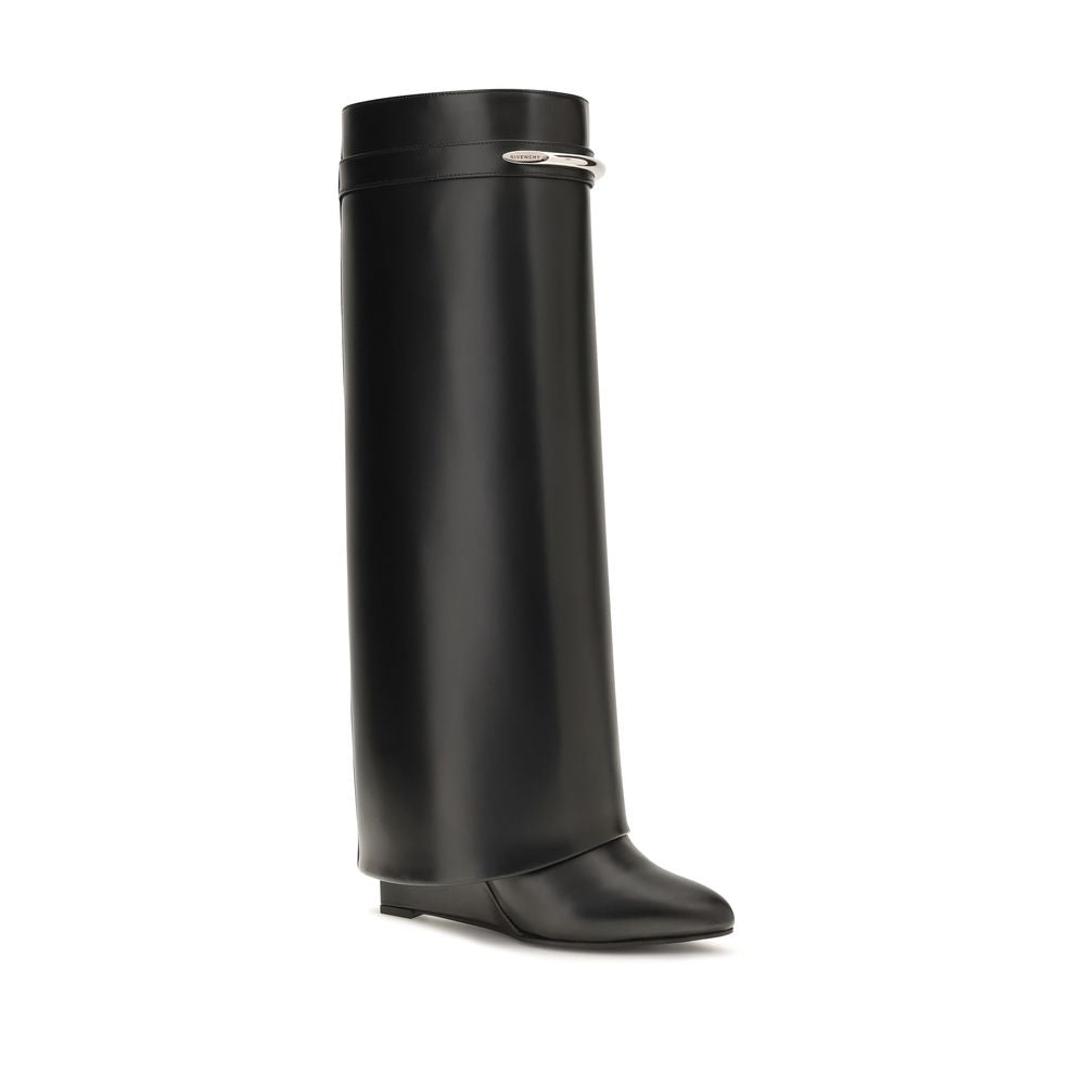 Wedge Boots by Givenchy for women in bos taurus calf leather black & gold features an enchanting design from the Women's Bos Taurus Calf Leather Wedge Boots collection, highlighting a enchanting wedge and pointed toe style for a refined look.