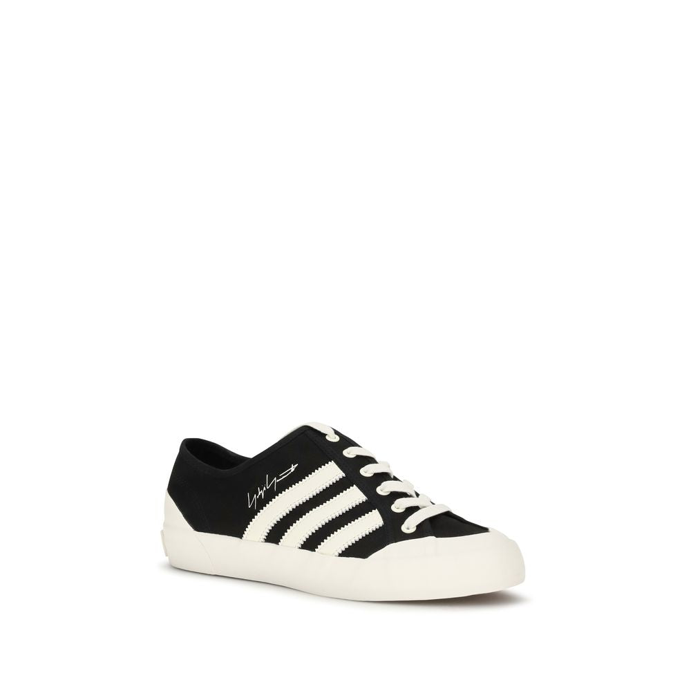 Sneakers by Y-3 for men in bos taurus calf leather & rubber black presents a on trend silhouette from the Men's Low Top Bos Taurus Calf Leather & Rubber Sneakers collection, showcasing a on trend low-top style for an elevated aesthetic.