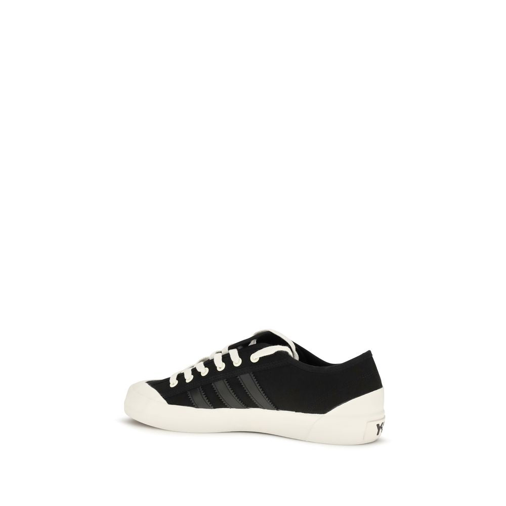Sneakers by Y-3 for men in bos taurus calf leather & rubber black features a chic design, perfectly showcasing the chic low-top style of this Men's Low Top Bos Taurus Calf Leather & Rubber Sneakers.