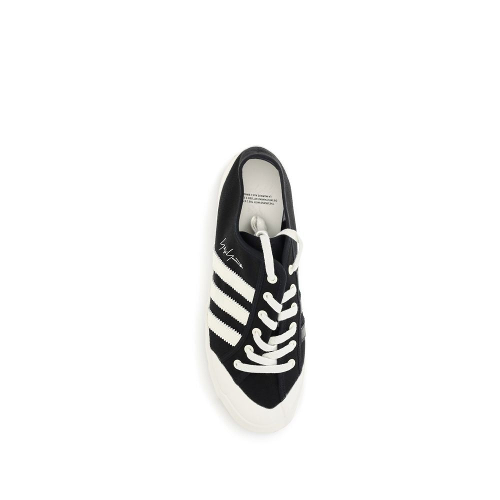 Sneakers by Y-3 for men in bos taurus calf leather & rubber black presents a impeccable silhouette as Men's Low Top Bos Taurus Calf Leather & Rubber Sneakers, expertly defined by a impeccable low-top style for a impeccable, high-fashion look.