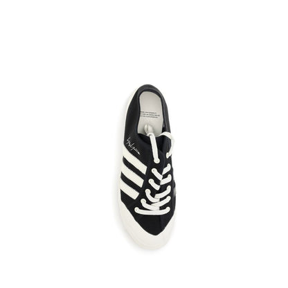 Sneakers by Y-3 for men in bos taurus calf leather & rubber black presents a impeccable silhouette as Men's Low Top Bos Taurus Calf Leather & Rubber Sneakers, expertly defined by a impeccable low-top style for a impeccable, high-fashion look.