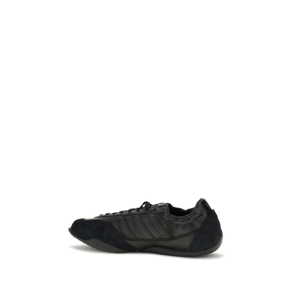 Athletic Sneakers by Y-3 for men in bos taurus calf leather & rubber black showcases an impeccable silhouette, defined by an impeccable athletic style design that perfectly captures the essence of the Men's Athletic Bos Taurus Calf Leather & Rubber Sneakers.