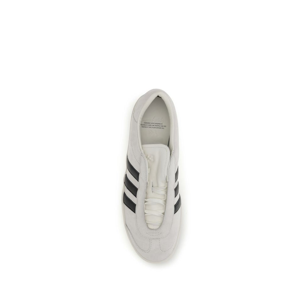 Sneakers by Y-3 for men in bos taurus calf leather & rubber white features a chic design, perfectly showcasing the chic fashion style of this Men's Fashion Bos Taurus Calf Leather & Rubber Sneakers.