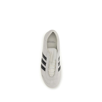 Sneakers by Y-3 for men in bos taurus calf leather & rubber white features a chic design, perfectly showcasing the chic fashion style of this Men's Fashion Bos Taurus Calf Leather & Rubber Sneakers.