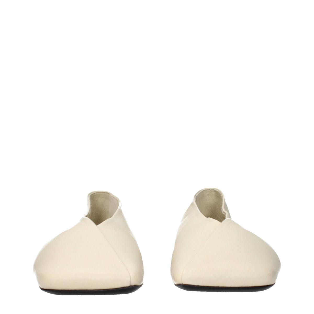 Ballet Flat Shoes by Jil Sander for women in leather beige showcases a dynamic silhouette, artfully capturing Women's Leather Ballet Flat Shoes through its distinctive and elegant .
