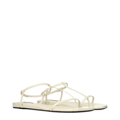 Flip-Flop Sandals by Jil Sander for women in leather beige features an architectural design from the Women's Leather Flip-Flop Sandals collection, defined by a architectural and for a architectural finish.