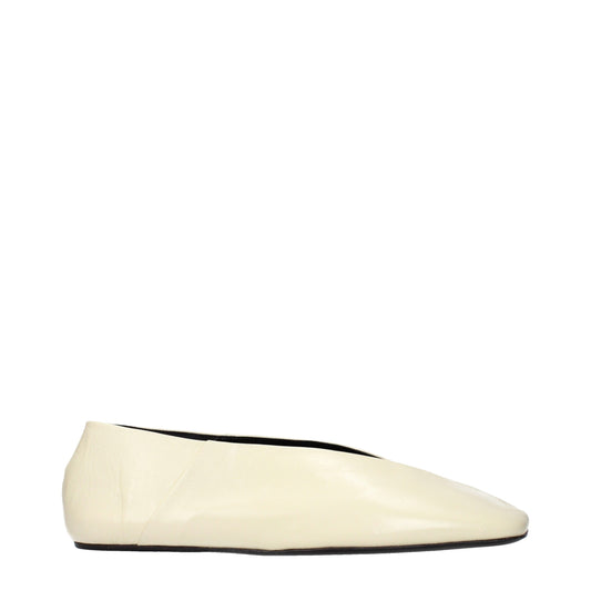 Ballet Flat Shoes by Jil Sander for women in leather beige presents a effortless chic silhouette, showcasing the Women's Leather Ballet Flat Shoes design with a effortless chic and for a sophisticated look.