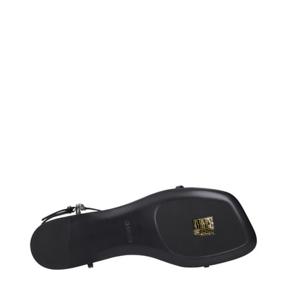 Flip-Flop Sandals by Jil Sander for women in leather black features an exquisite silhouette, showcasing the exquisite Women's Leather Flip-Flop Sandals with a and .