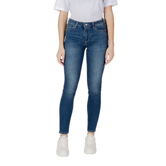 Jeans by Armani Exchange for women in stretch denim cotton blue features an refined tailoring silhouette, showcasing a premium skinny & slim with a and long cut for a refined tailoring look.