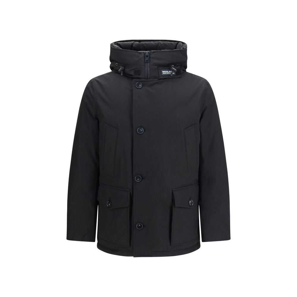 This Hooded Puffer Jacket by Woolrich for men in cotton polyamide & duck down black, chevron & signature exhibits a edgy silhouette, meticulously detailed with functional insulated, pockets, hooded & windproof and a edgy hooded neckline for a edgy finish.