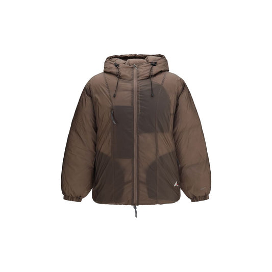 This Hooded Puffer Jacket by ROA for men in nylon & duck-down brown exhibits a edgy silhouette, meticulously detailed with functional thermal, lightweight, insulated, pockets & hooded and a edgy hooded neckline for a edgy finish.