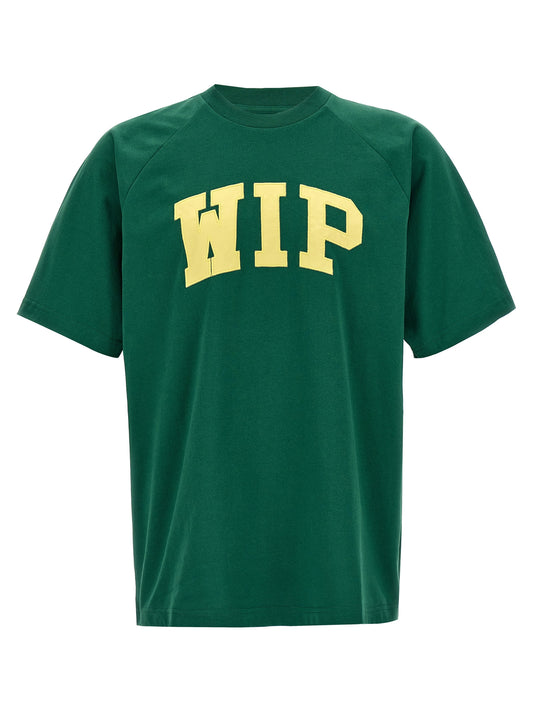 T-Shirt by Carhartt Wip for men in organic cotton twill bicolour, green & signature showcases a fashionable silhouette, elegantly detailed with a fashionable short-sleeve and crew neckline for a sophisticated, high-fashion look.