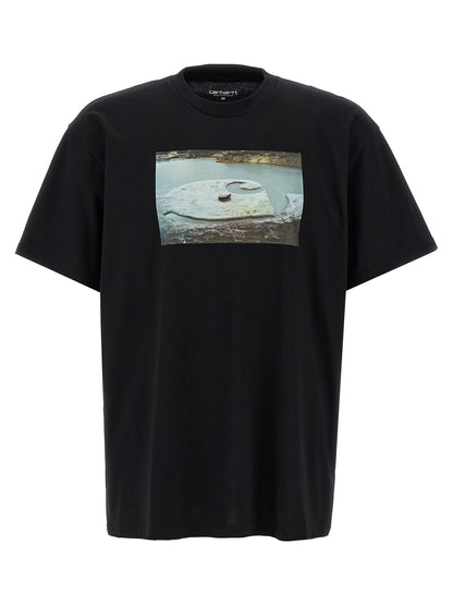 T-Shirt by Carhartt Wip for men in organic cotton black & print features a plush silhouette, showcasing a sophisticated crew neckline and for a truly plush finish.
