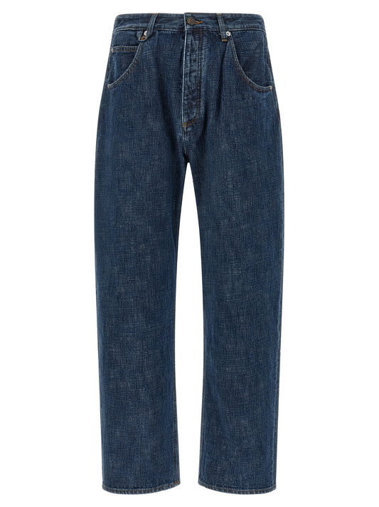 Jeans by Jacquemus for men in organic denim cotton blue & signature features an sophisticated and relaxed-fit with a precise long, creating a sophisticated and sophisticated silhouette.
