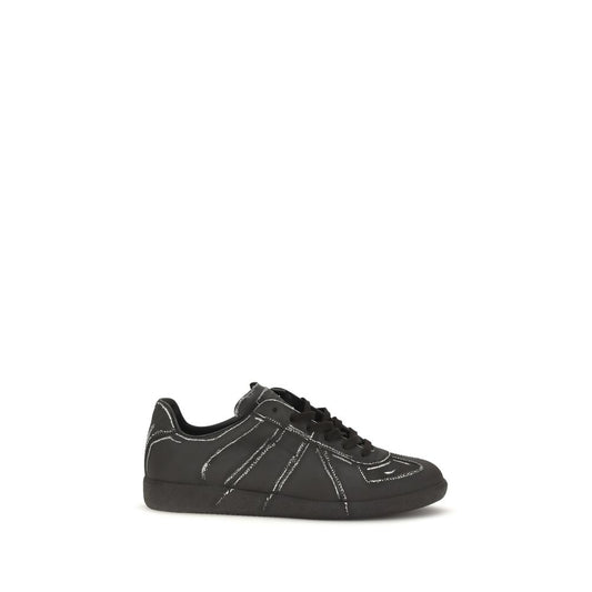 Sneakers by Maison Margiela for men in bos taurus calf leather black, signature & print features an timeless silhouette from the Men's Low Top Bos Taurus Calf Leather Sneakers collection, showcasing a signature low-top style with an timeless finish.