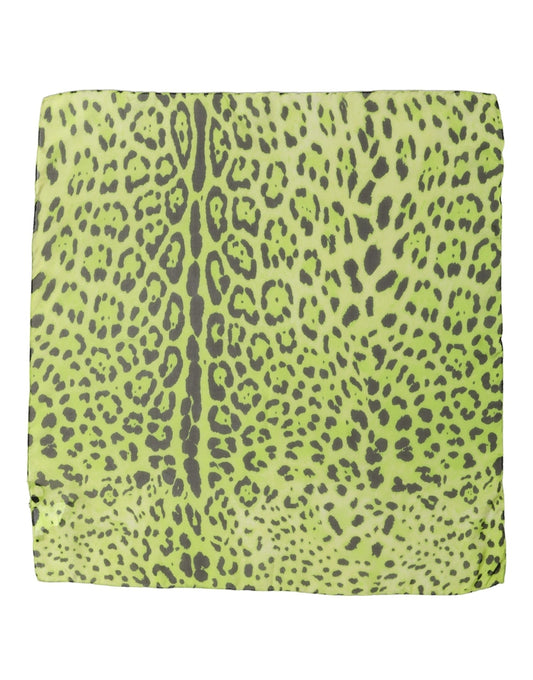 Scarf by Dolce & Gabbana for women in silk black, green, leopard-print, patterned & print presents a cosy silhouette, artfully capturing the sophisticated design and premium aesthetic of the Silk Foulard Square Scarf.