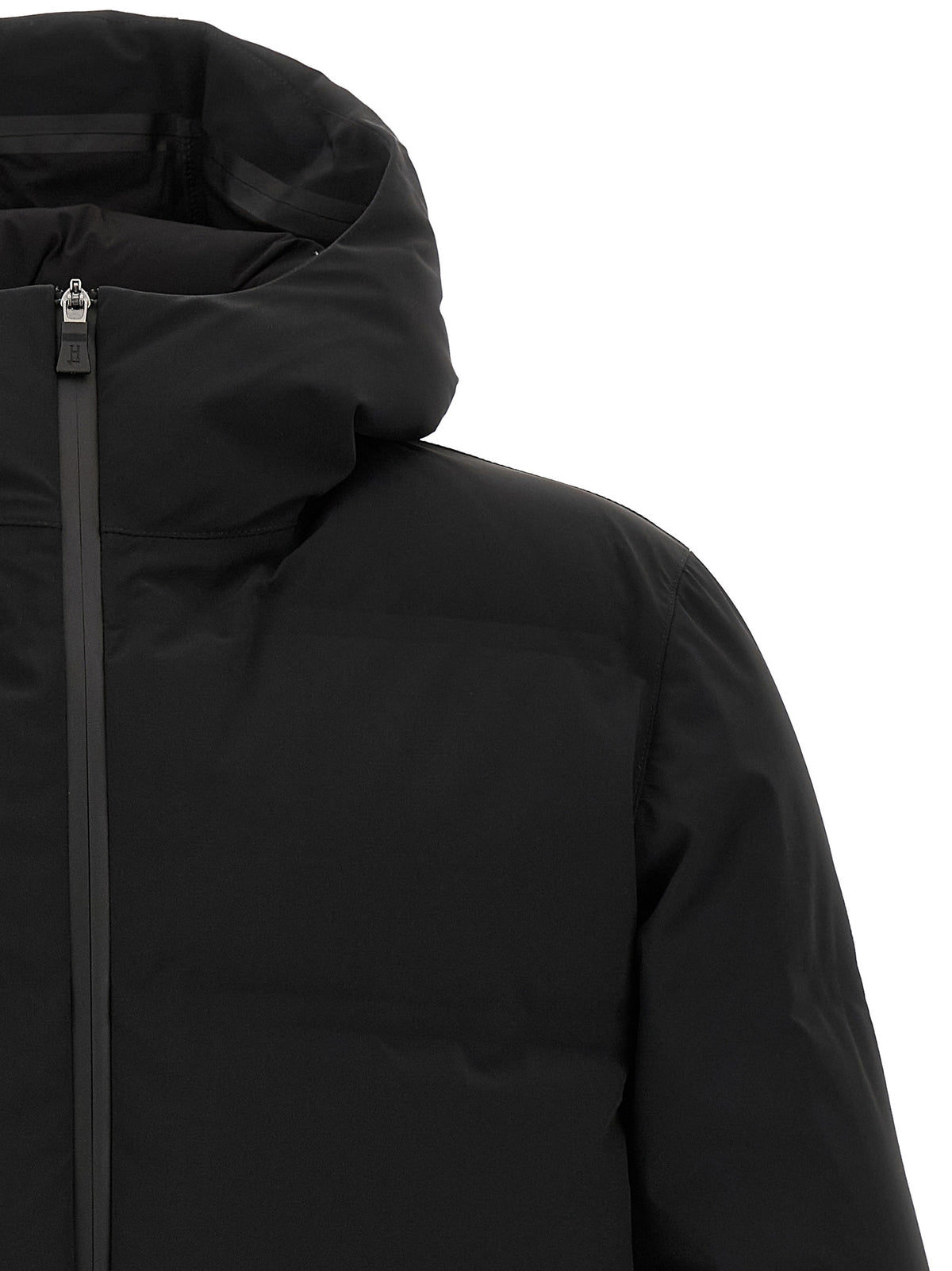 This Hooded Puffer Jacket by Herno for men in stretch polyamide black exhibits a edgy silhouette, meticulously detailed with functional breathable-design, water-resistant, windproof, hooded & insulated and a edgy hooded neckline for a edgy finish.