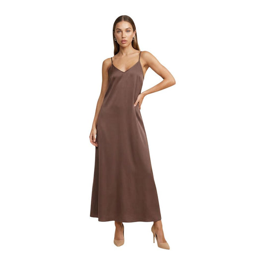 Dress by Only for women in polyester & viscose brown presents a sinuous silhouette, showcasing a sophisticated v-neck neckline and detailed with a sinuous long for a refined finish.