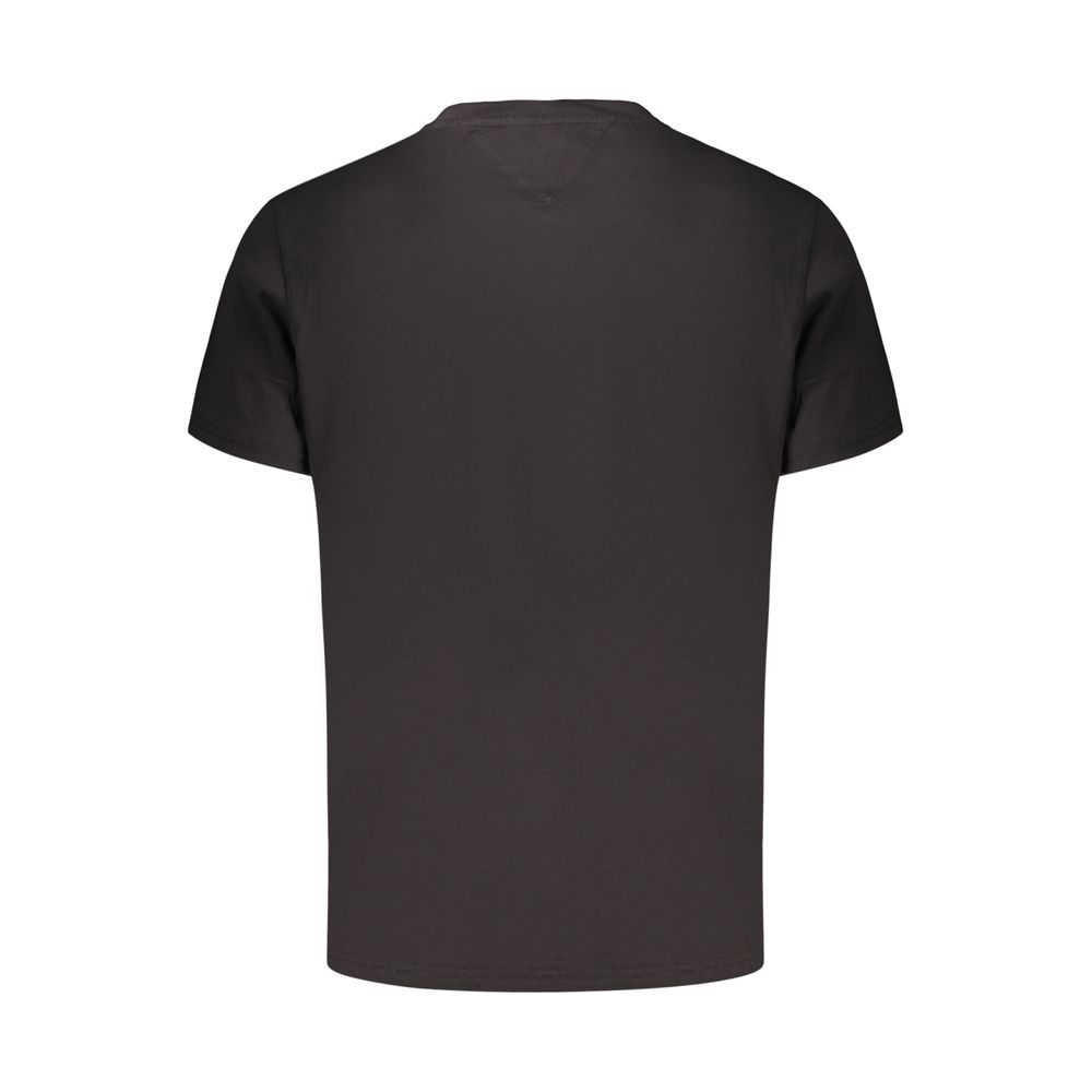 T-Shirt by Tommy Hilfiger for men in cotton black & print features a plush silhouette, showcasing a sophisticated crew neckline and for a truly plush finish.