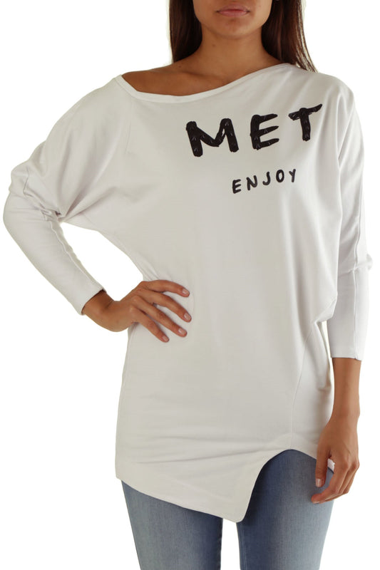 Activewear T-Shirt by Met for women in cotton white, patterned & print presents a kinetic silhouette, showcasing the kinetic long-sleeve and boat neckline alongside functional for a premium, athletic look.