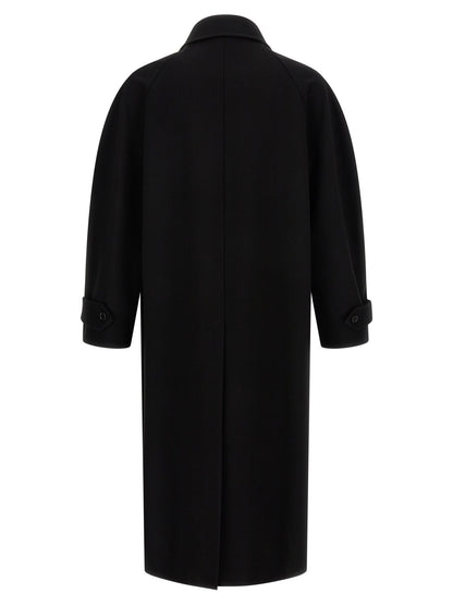 Overcoat by Jil Sander for men in wool black showcases a enveloping silhouette, detailed with distinctive pockets and a enveloping split neckline.