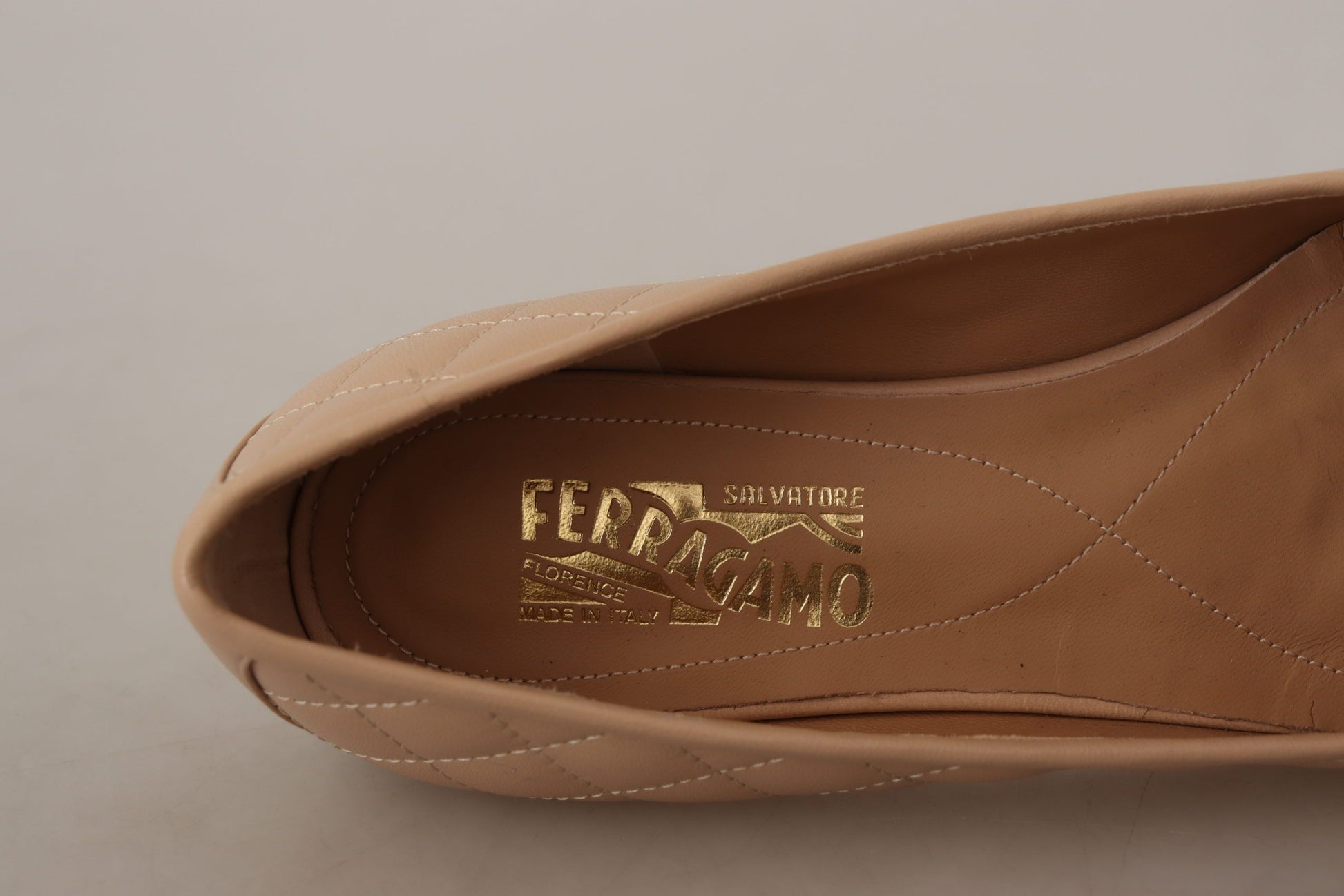 Ballet Flat Shoes by Salvatore Ferragamo for women in nappa & patent leather beige & black features an captivating silhouette, showcasing the captivating style of the Women's Nappa & Patent Leather Ballet Flat Shoes with its distinct and refined .