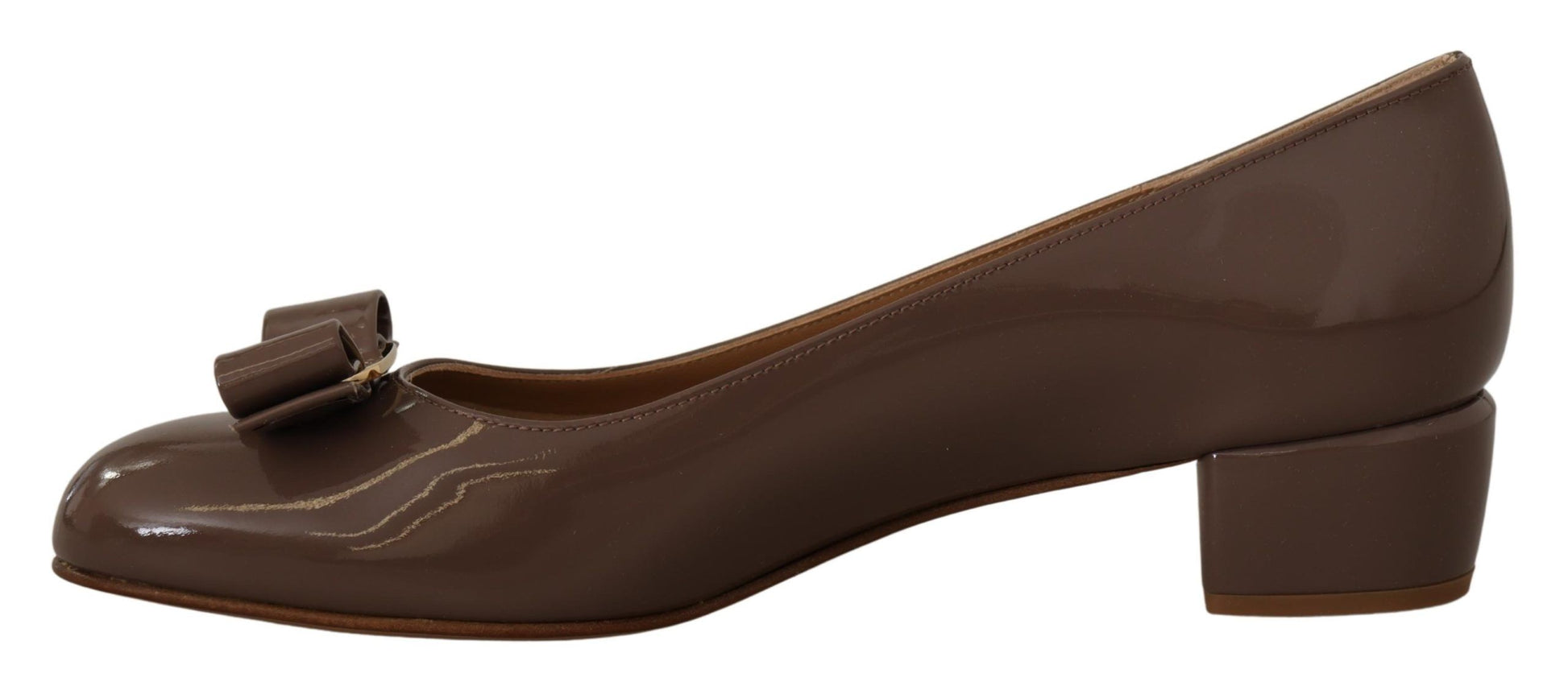 Low-Heel Pumps Heels by Salvatore Ferragamo for women in calf leather and brown showcases a effortlessly elegant silhouette as City Women's Calf Leather Low-Heel Pumps Heels, featuring a effortlessly elegant 3-cm-heel low-heel and a effortlessly elegant for an elegant look.