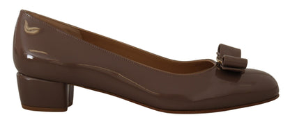 Low-Heel Pumps Heels by Salvatore Ferragamo for women in calf leather brown showcases a exquisite silhouette, perfectly accentuating City Women's Calf Leather Low-Heel Pumps Heels with a exquisite 3-cm-heel low-heel and exquisite .