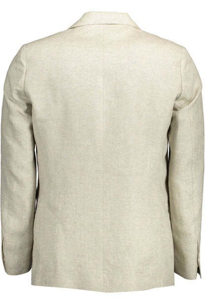 This Blazer by Gant for men in linen beige presents a tailored silhouette, meticulously tailored with a tailored and distinctive for a tailored finish.