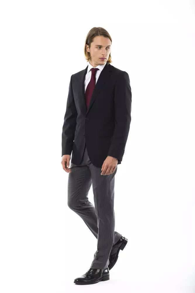 Blazer by Uominitaliani for men in wool black features an sartorial silhouette, showcasing a sophisticated and sartorial for a truly sartorial finish.