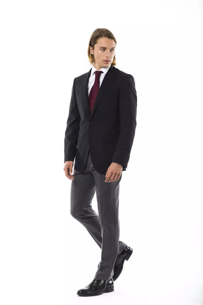 Blazer by Uominitaliani for men in wool black features an sartorial silhouette, showcasing a sophisticated and sartorial for a truly sartorial finish.