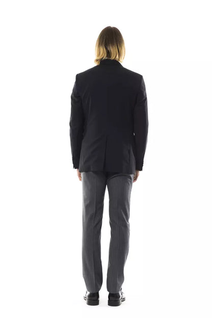 Blazer by Uominitaliani for men in wool black features an stylish silhouette, showcasing a sophisticated and stylish for a truly stylish finish.