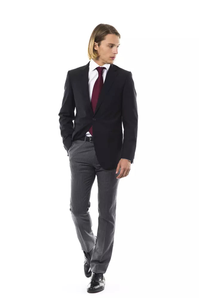 Blazer by Uominitaliani for men in wool black showcases a polished silhouette, highlighted by a refined and polished for a sophisticated finish.