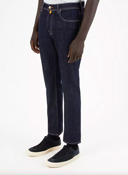 Jeans by Jacob Cohen for men in stretch denim cotton dark-blue features a refined silhouette with a refined straight-leg & regular-fit, defined by a and a refined long for a refined finish.