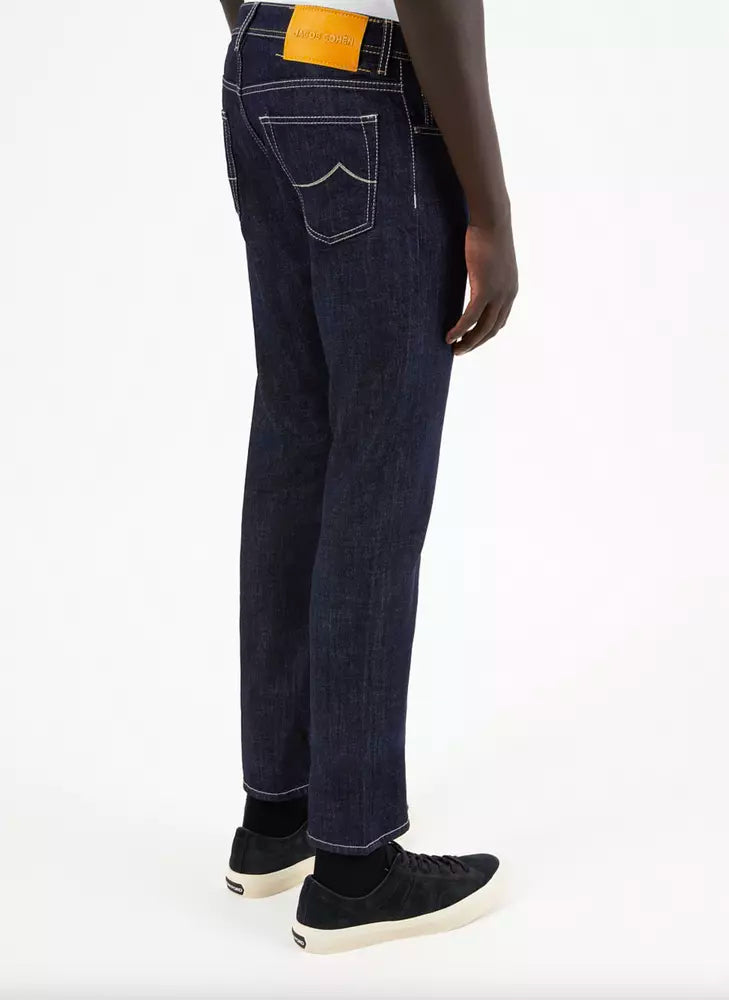 Jeans by Jacob Cohen for men in stretch denim cotton dark-blue features an sartorial straight-leg & regular-fit and long with a cut for a sartorial finish.