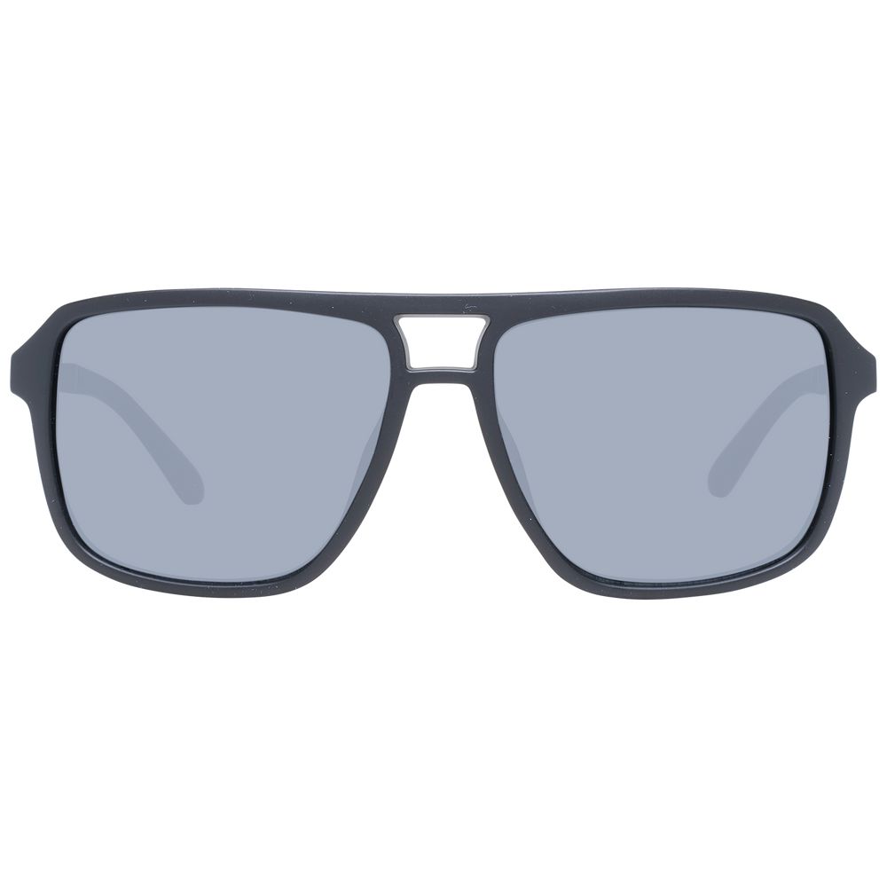 Sunglasses by Guess for men in and black featuring an opulent aviator full-rim frame design with a sophisticated black coloured frame finish and high-performance non-polarized category-3-dark-tint lens.