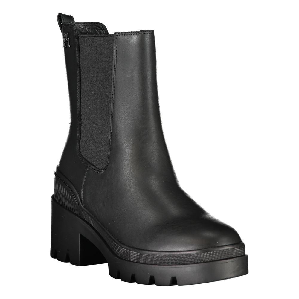 Mid-Heel Ankle Boots by Tommy Hilfiger for women in polyester polyethylene leather black features an high-performance silhouette, showcasing the sophisticated design of the Women's Polyester Polyethylene Leather Mid-Heel Ankle Boots with a 6-cm-heel mid-heel and a refined .