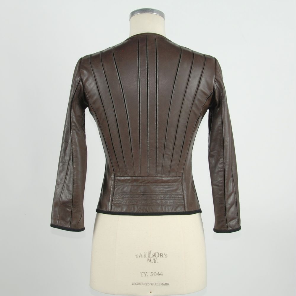 Jacket by Emilio Romanelli for women in leather brown showcases a contemporary silhouette, detailed with a contemporary and premium for a sophisticated finish.