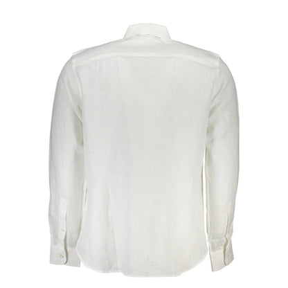 Shirt by North Sails for men in linen white showcases a sharp silhouette, elegantly detailed with a sharp and sharp .
