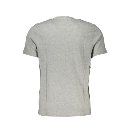 T-Shirt by North Sails for men in cotton gray & print showcases a fashionable silhouette, elegantly detailed with a fashionable and for a sophisticated, high-fashion look.