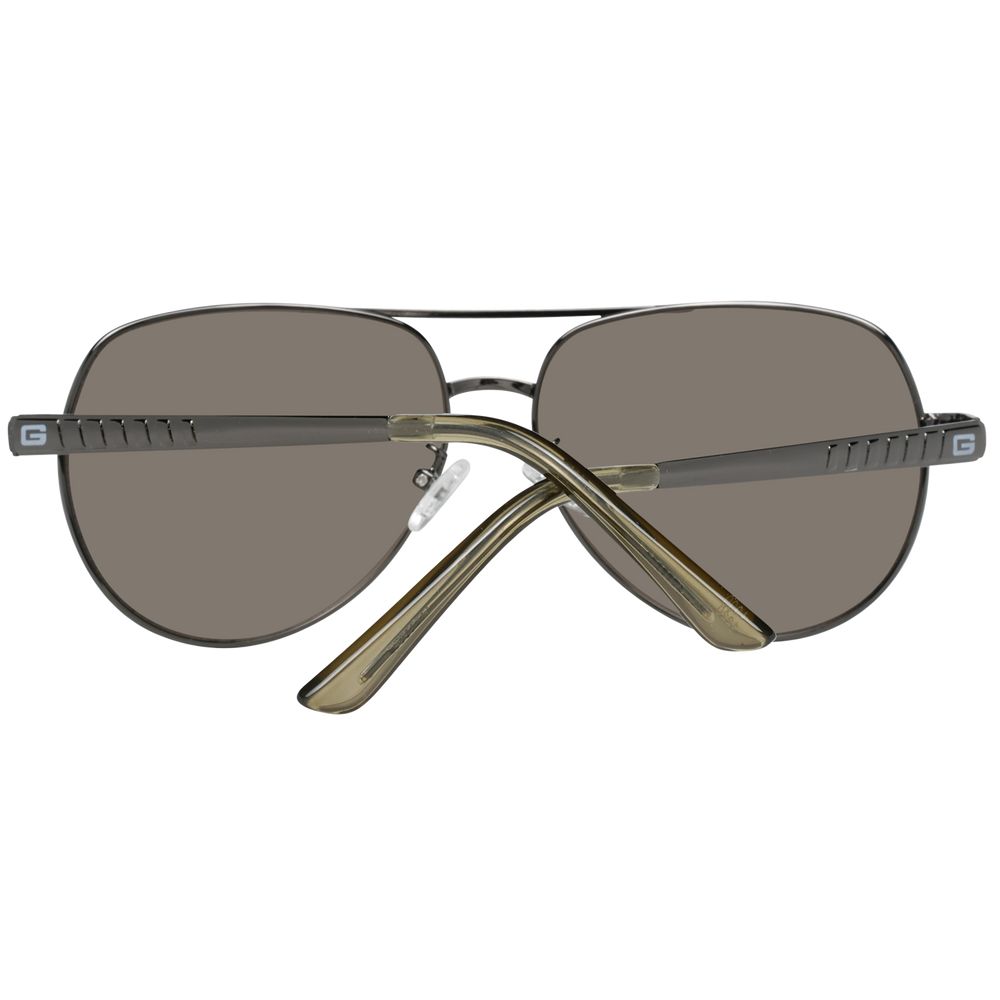 Sunglasses by Guess for men in gray showcases a ethereal silhouette, featuring gunmetal coloured frame aviator full-rim frame design with mirrored category-3-dark-tint lens for a ethereal finish.
