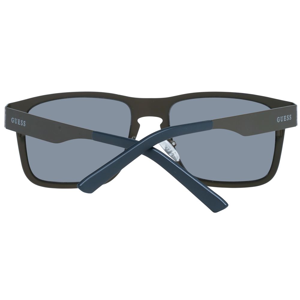 This Sunglasses by Guess for men in gray presents a sumptuous silhouette, showcasing a sumptuous rectangle full-rim frame design in gray coloured frame and high-performance non-polarized category-3-dark-tint lens.