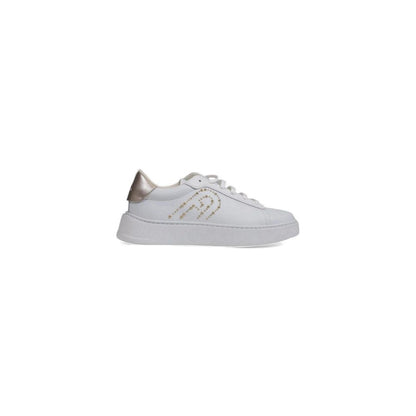 Sneakers by Furla for women in polethylene polyurethane leather white presents a sumptuous silhouette from the Women's Casual Polethylene Polyurethane Leather Sneakers collection, showcasing a sumptuous casual style for an elevated aesthetic.
