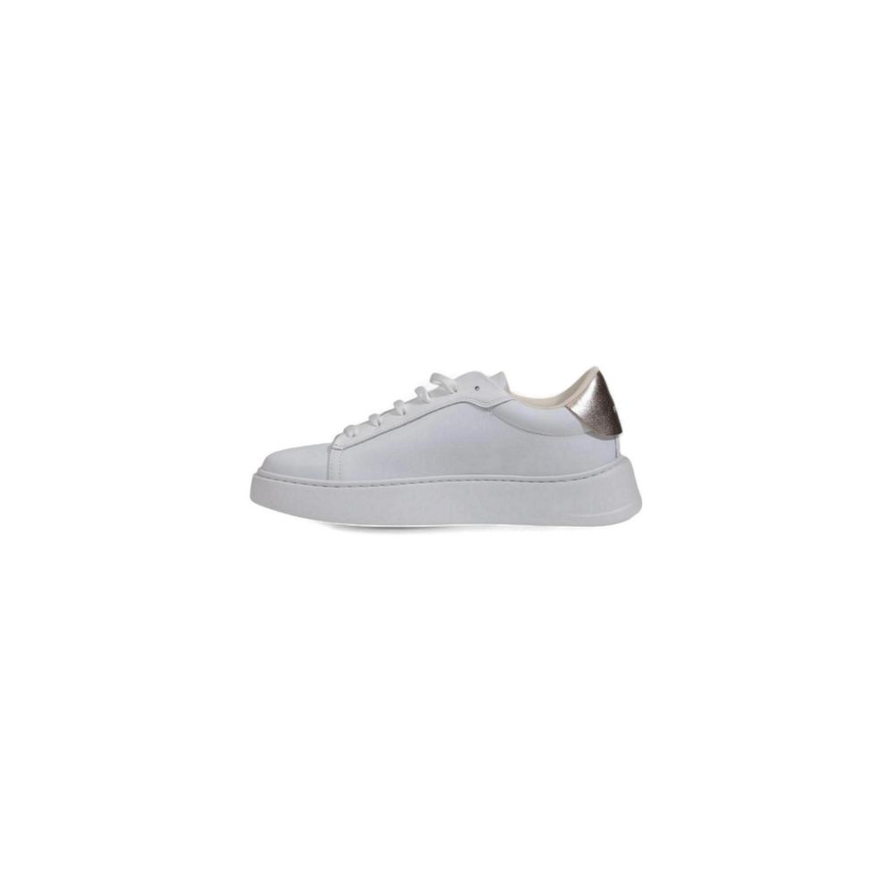 Sneakers by Furla for women in polethylene polyurethane leather white features a sumptuous design, perfectly showcasing the sumptuous casual style of this Women's Casual Polethylene Polyurethane Leather Sneakers.