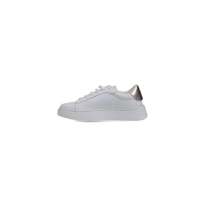 Sneakers by Furla for women in polethylene polyurethane leather white features a sumptuous design, perfectly showcasing the sumptuous casual style of this Women's Casual Polethylene Polyurethane Leather Sneakers.