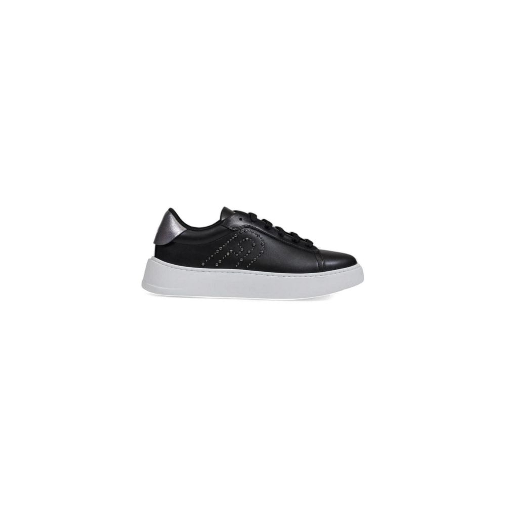 Sneakers by Furla for women in polethylene polyurethane leather black presents a sumptuous silhouette from the Women's Casual Polethylene Polyurethane Leather Sneakers collection, showcasing a sumptuous casual style for an elevated aesthetic.