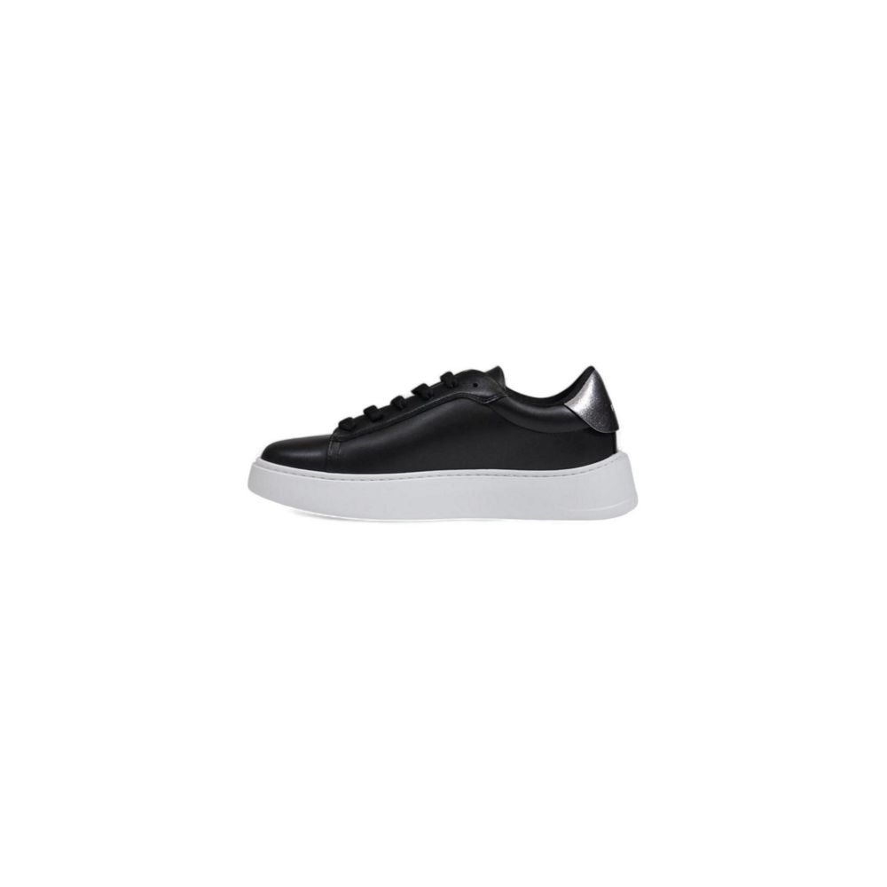 Sneakers by Furla for women in polethylene polyurethane leather black features an opulent silhouette from the Women's Casual Polethylene Polyurethane Leather Sneakers collection, showcasing a signature casual style with an opulent finish.